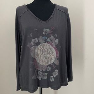 Jessica Simpson long sleeve Top/tee shirt. XS. “Open Minds Blossom Beauty”.